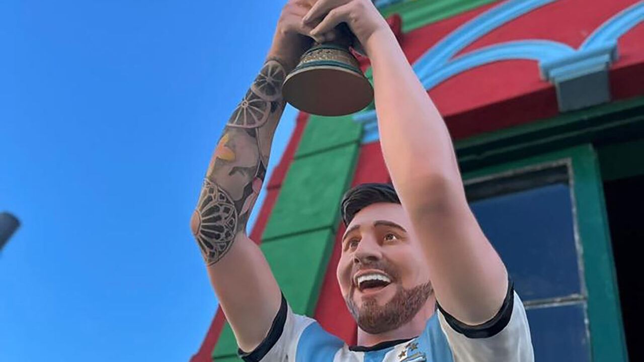 Estatua realista de Messi en Caminito fabricada con impresión 3D