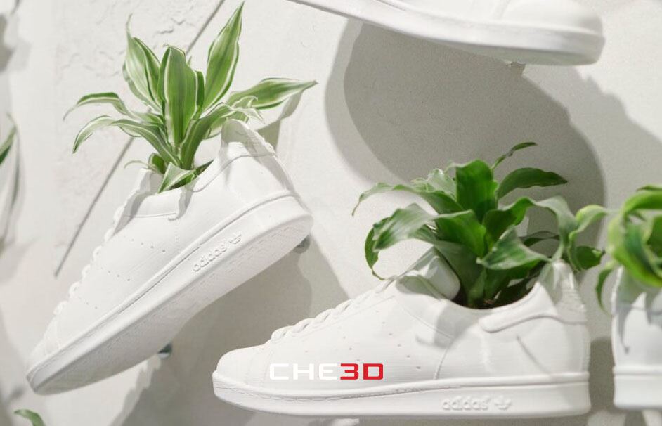 Publicidad en punto de venta para Adidas Stan Smith con macetas de bioplástico